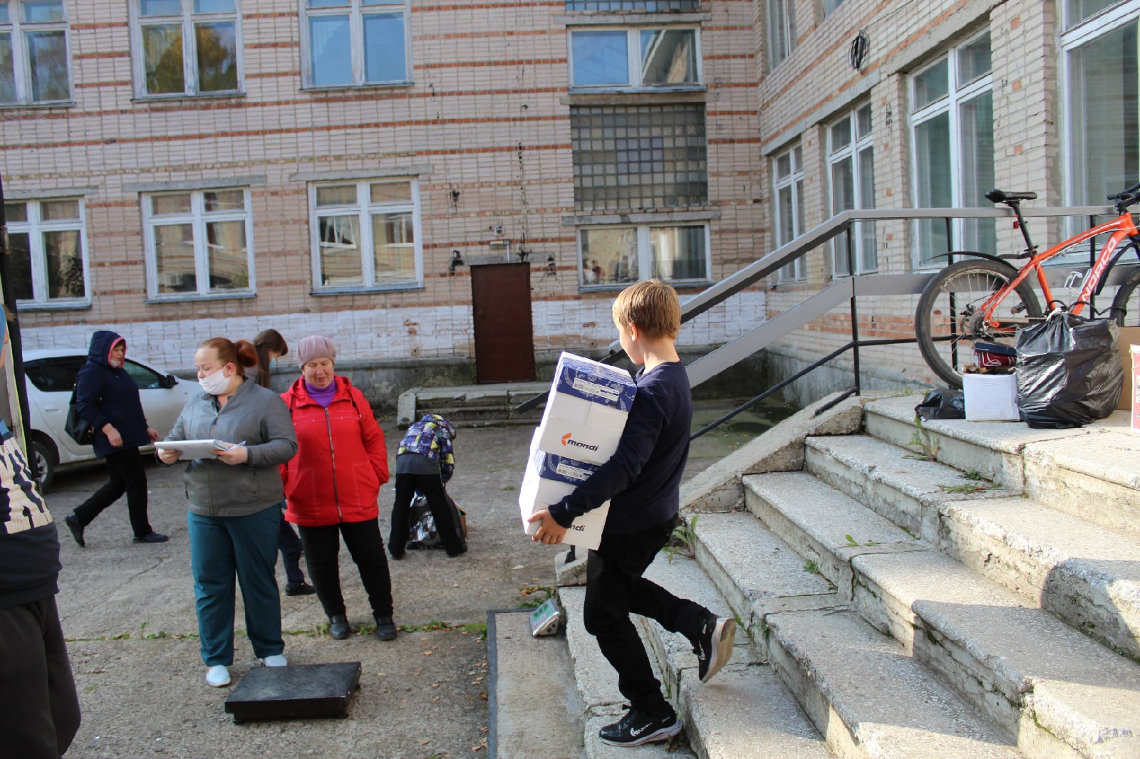 Более двух тонн макулатуры сдали учащиеся одной из школ г. Аши | 06.10.2020  | Аша - БезФормата