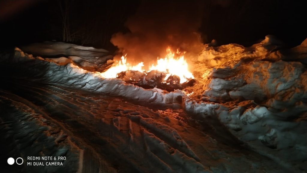 В Аше пожарным пришлось тушить мусор и покрышки