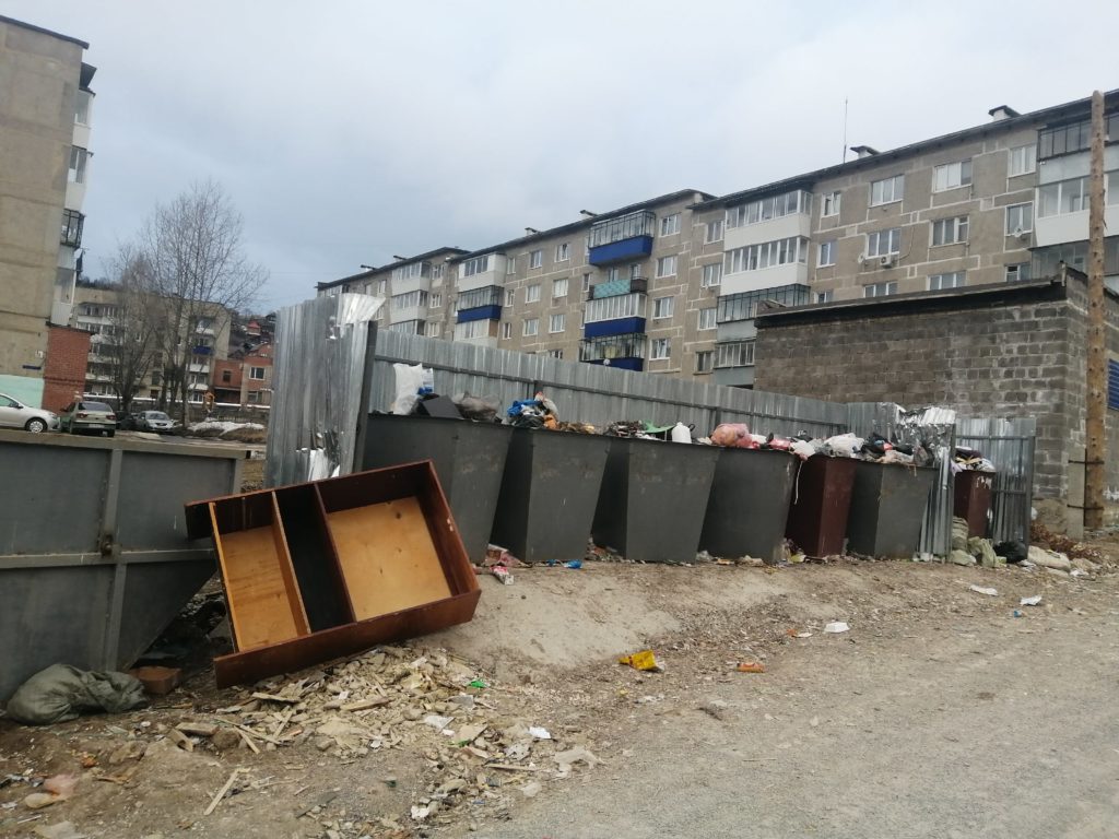 В Миньяре вновь начались проблемы с вывозом мусора, контейнеры переполнены