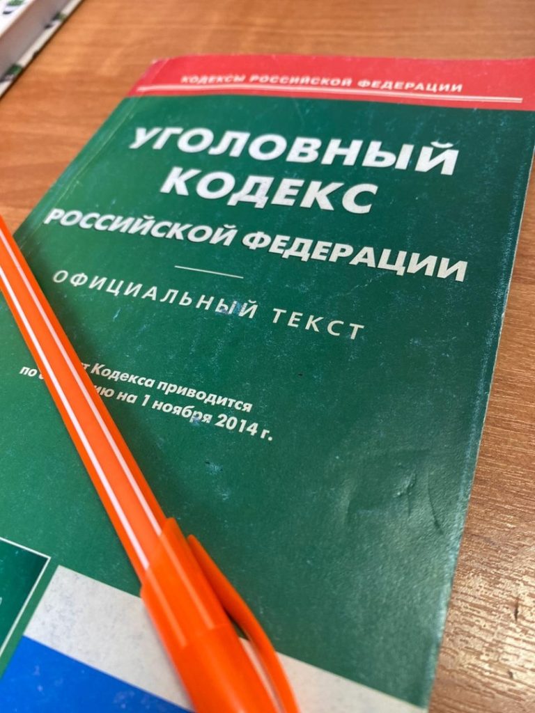 Жительница Сима столкнула своего сожителя со ступеней и пойдёт под суд