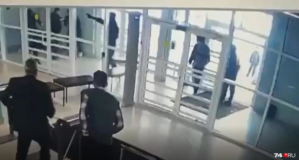В Челябинске в микрорайоне Парковом подростки устроили массовую драку (ВИДЕО)
