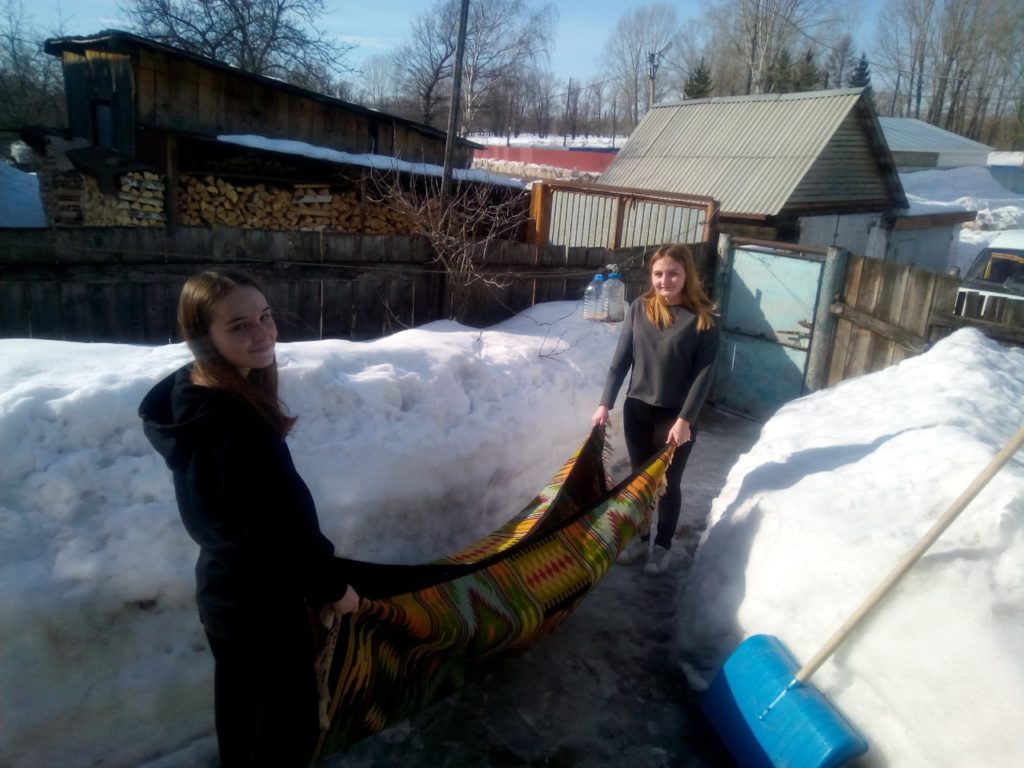 Клуб юных волонтёров помогает ветеранам в Аше
