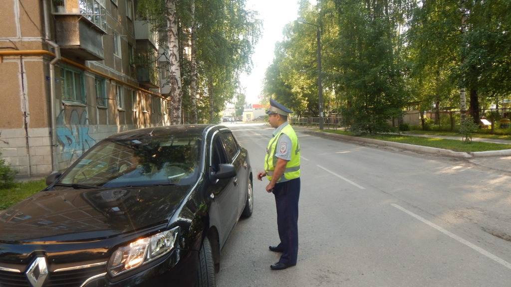 В Аше пять водителей пренебрегли безопасностью ребенка в машине