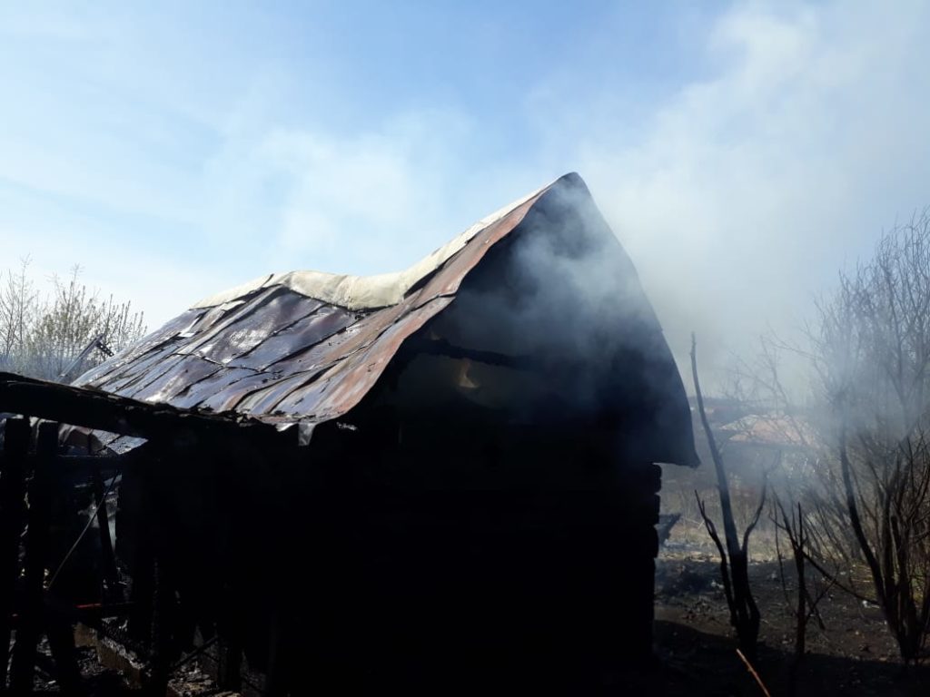 В Аше в майские выходные сгорела баня
