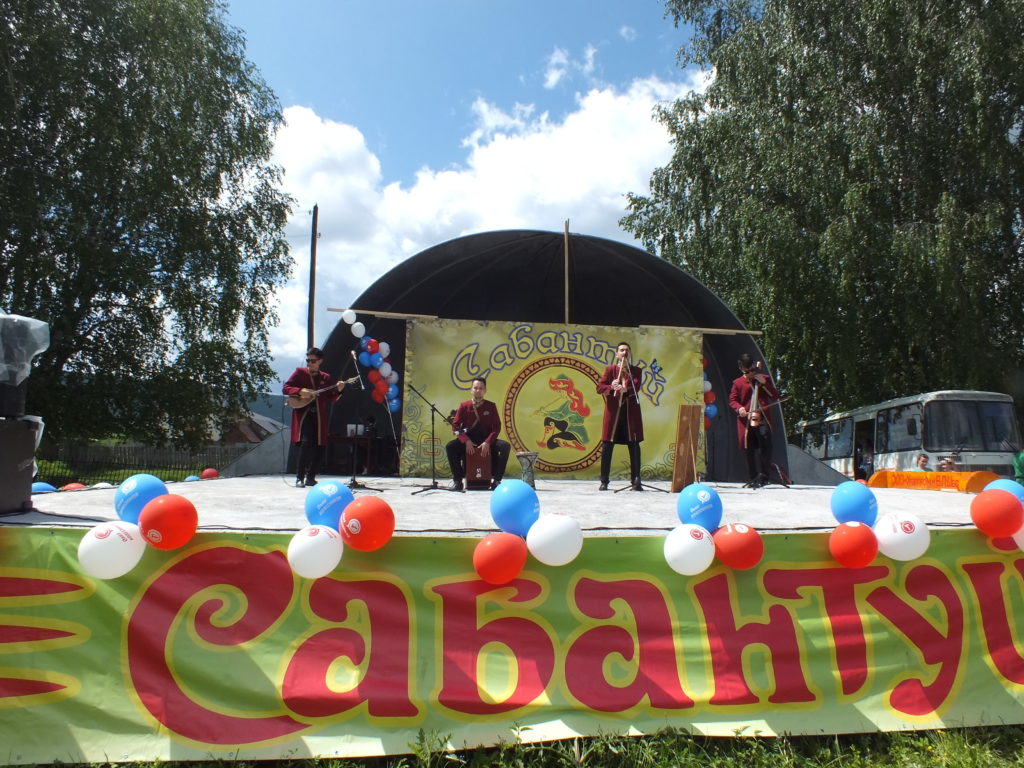 Татаро-башкирский праздник Сабантуй собрал сотни людей в Миньяре