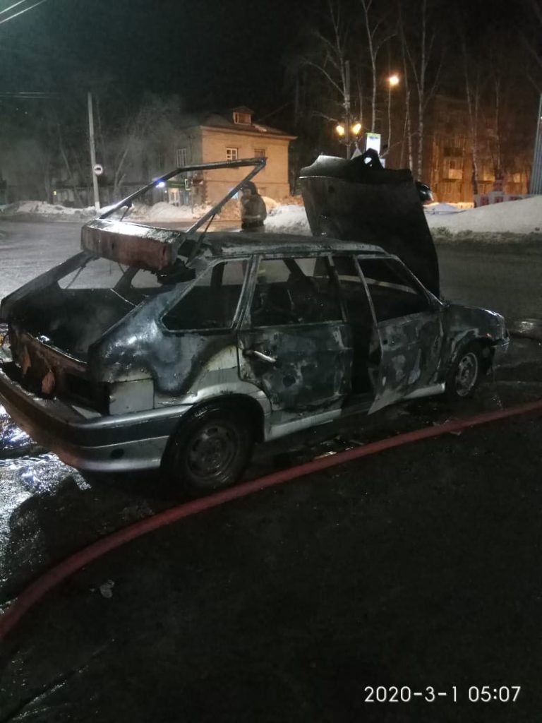 В Аше в центре города вспыхнул автомобиль