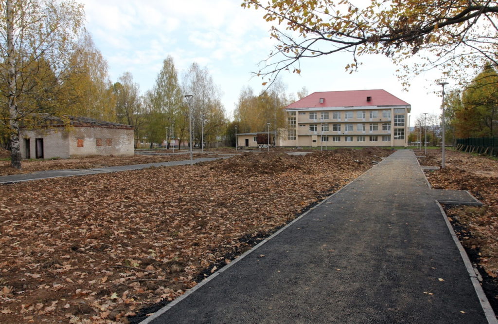 В поселке Лесохимиков завершается строительство сквера