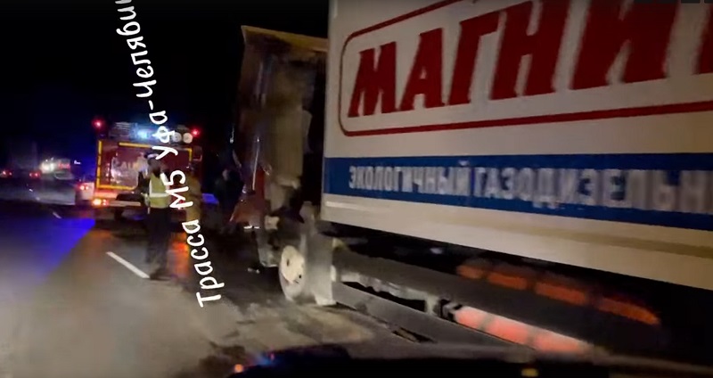На участке трассы М-5, который проходит через г. Сим, загорелась фура