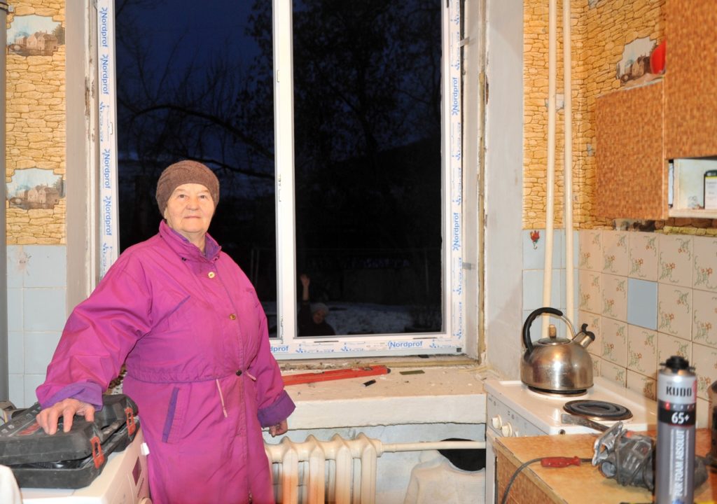 Новогодний подарок сделал пенсионерке из Миньяра депутат Заксобрания