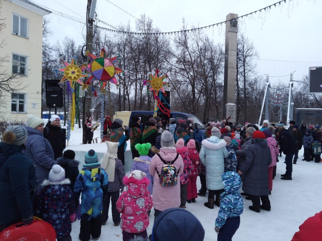 На центральной площади Аши сегодня прошли Рождественские гуляния