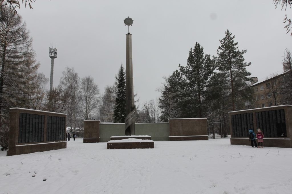 В Аше обновляется мемориал у Вечного огня