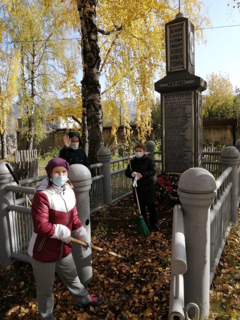 Миньярские активисты навели порядок у памятника
