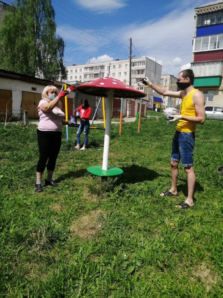 Миньярцы на собственные средства и своими силами благоустроили двор
