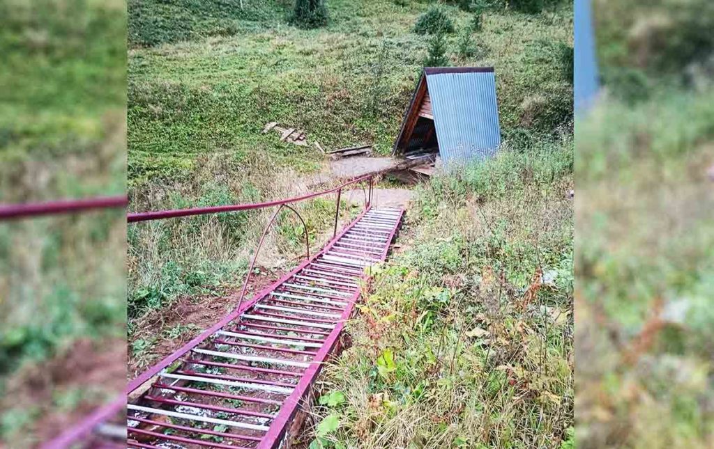 К Берёзовому роднику в Миньяре теперь ведёт лестница