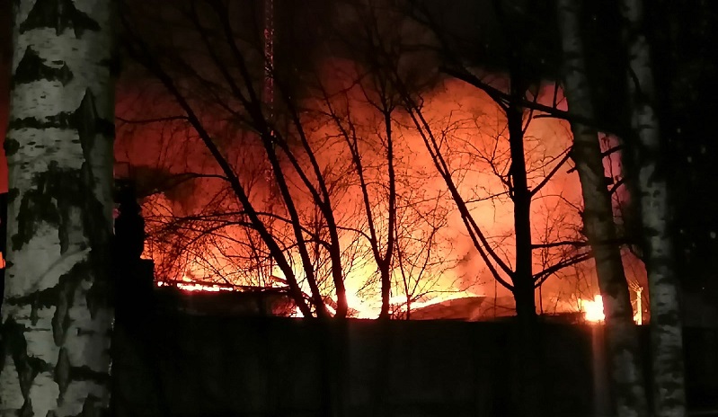В Аше вчера вечером горел столярный цех одного из предприятий в центре города